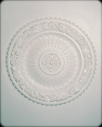 Elegant georgian ceiling roses to enhance your space